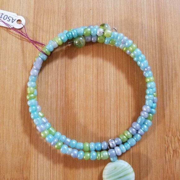Hand Crafted Memory Wire Wrap Bracelet Beaded with Charm Green Blue Seed Beads M - Picture 4 of 6